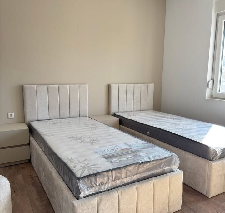 Krevat për fëmijë me dizajn modern dhe ngjyra të buta në Mobileria XONI