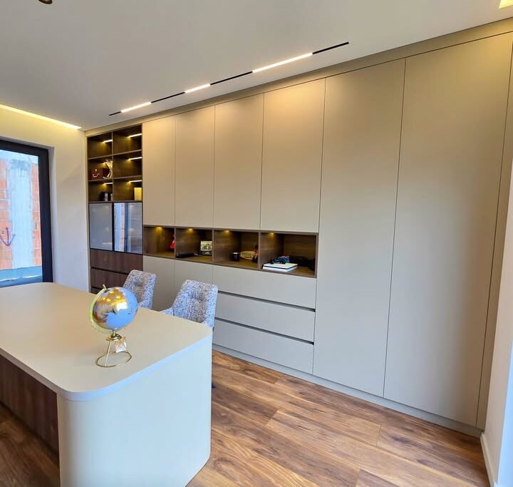 Home office i kompletuar me tavolinë dhe raft, stil minimalist, Mobileria XONI